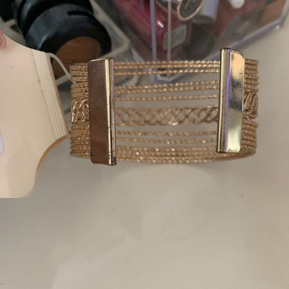 Gold Cuff - Picture 3 of 4